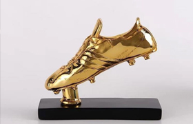 الإرث المتلألئ: رحلة عبر تاريخ الأحذية الذهبية لكرة القدم 
